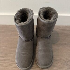 UGG Women’s Classic II Short Shearling Boots Gray 6